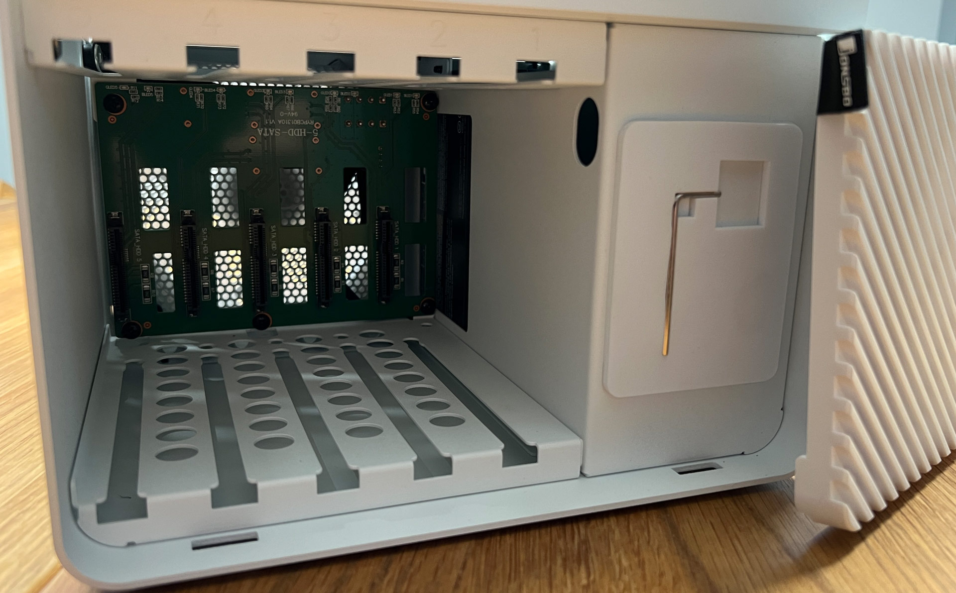 NAS Basic 3 - NAS im Mini-ITX Format für bis zu 5 Festplatten