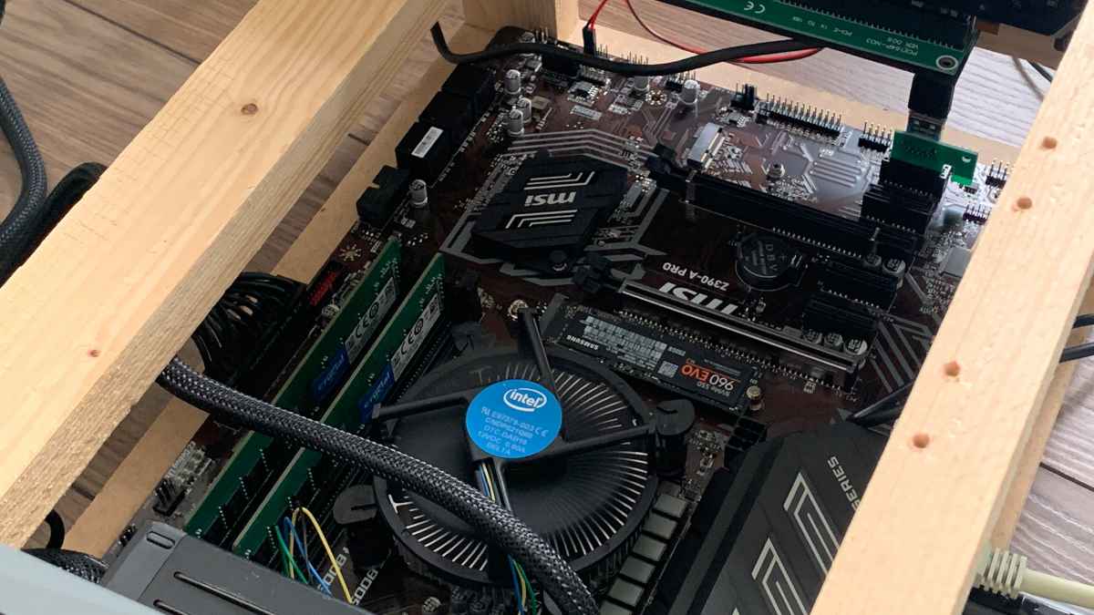 6x AMD Radeon RX 6700 XT GPUs als Ethereum-Mining-Rig