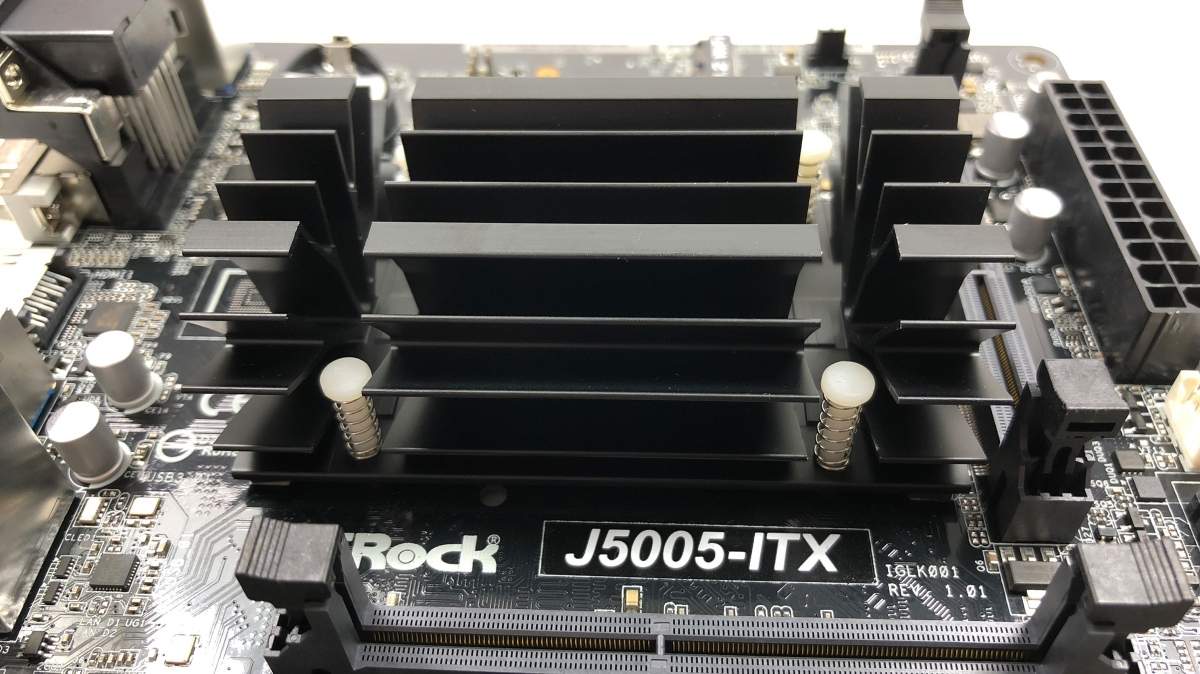 ASRock J5005-ITX mit passiv gekühltem 4-Kern Prozessor im Test