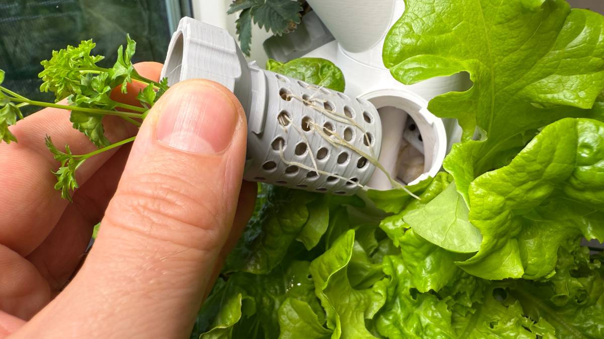 Hydroponischer Pflanzenturm - Pflanzen ohne Erde anbauen